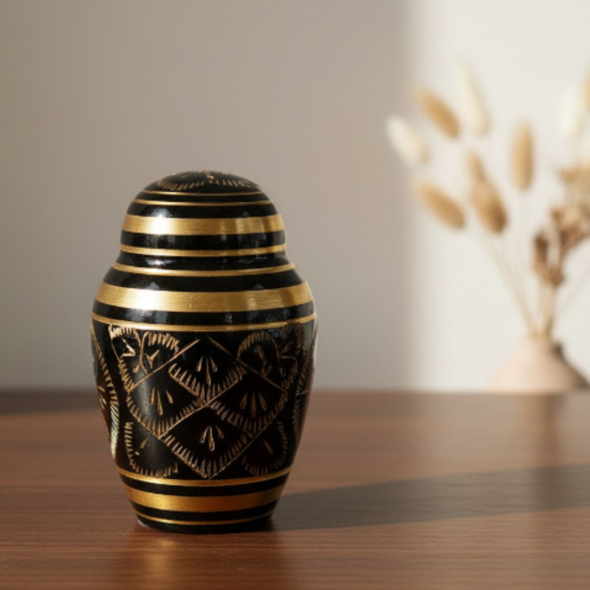 Ánfora de Bronce Negro Pequeño