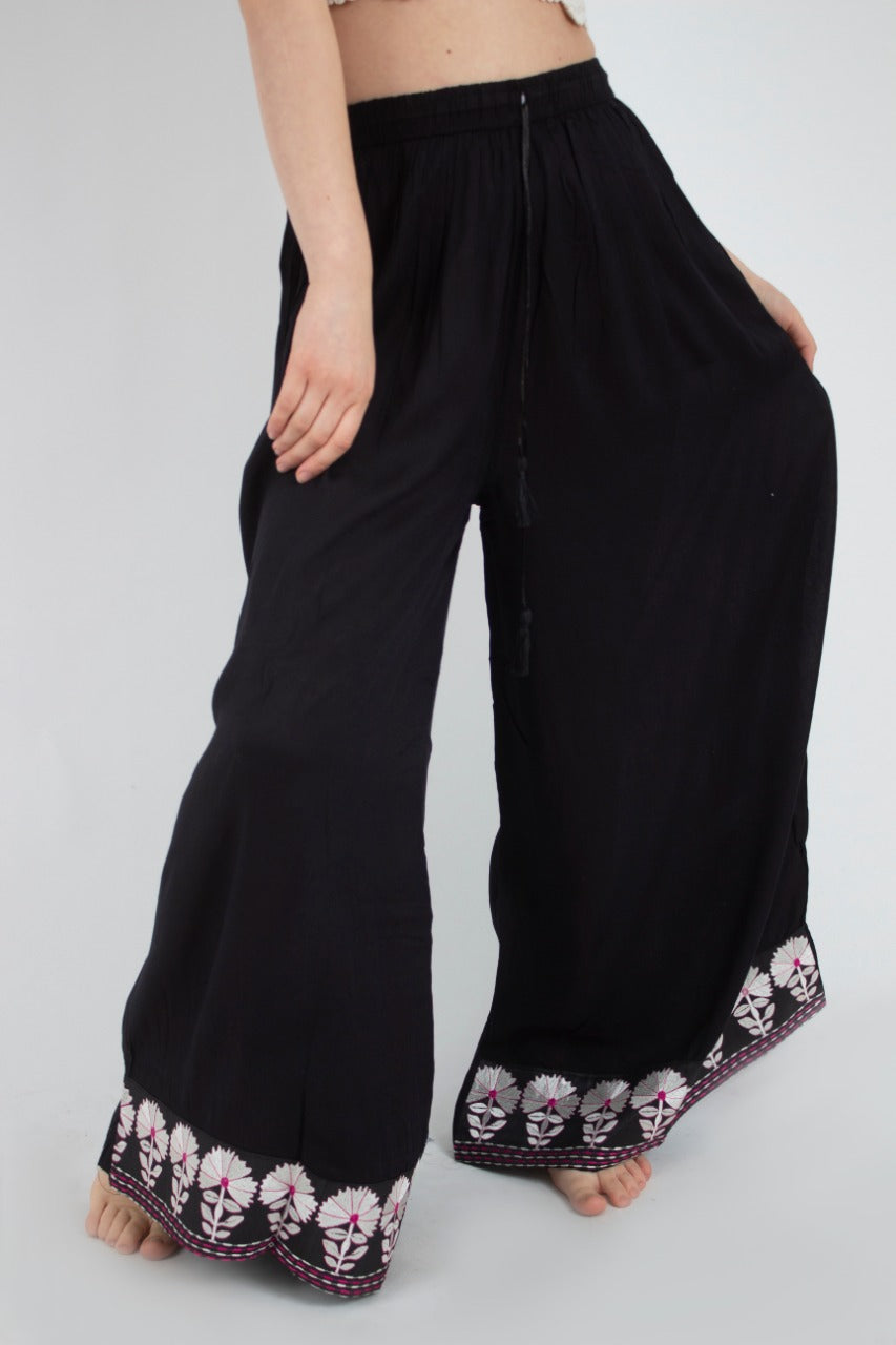 Pantalon Palazzo Negro Bordado Inferior