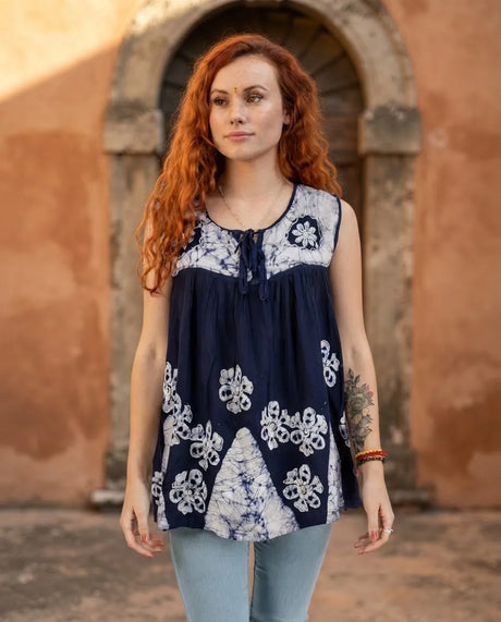 Blusa Chandri Azul Marino con Blanco