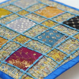 Funda de Cojín Celeste con Parche Brilloso