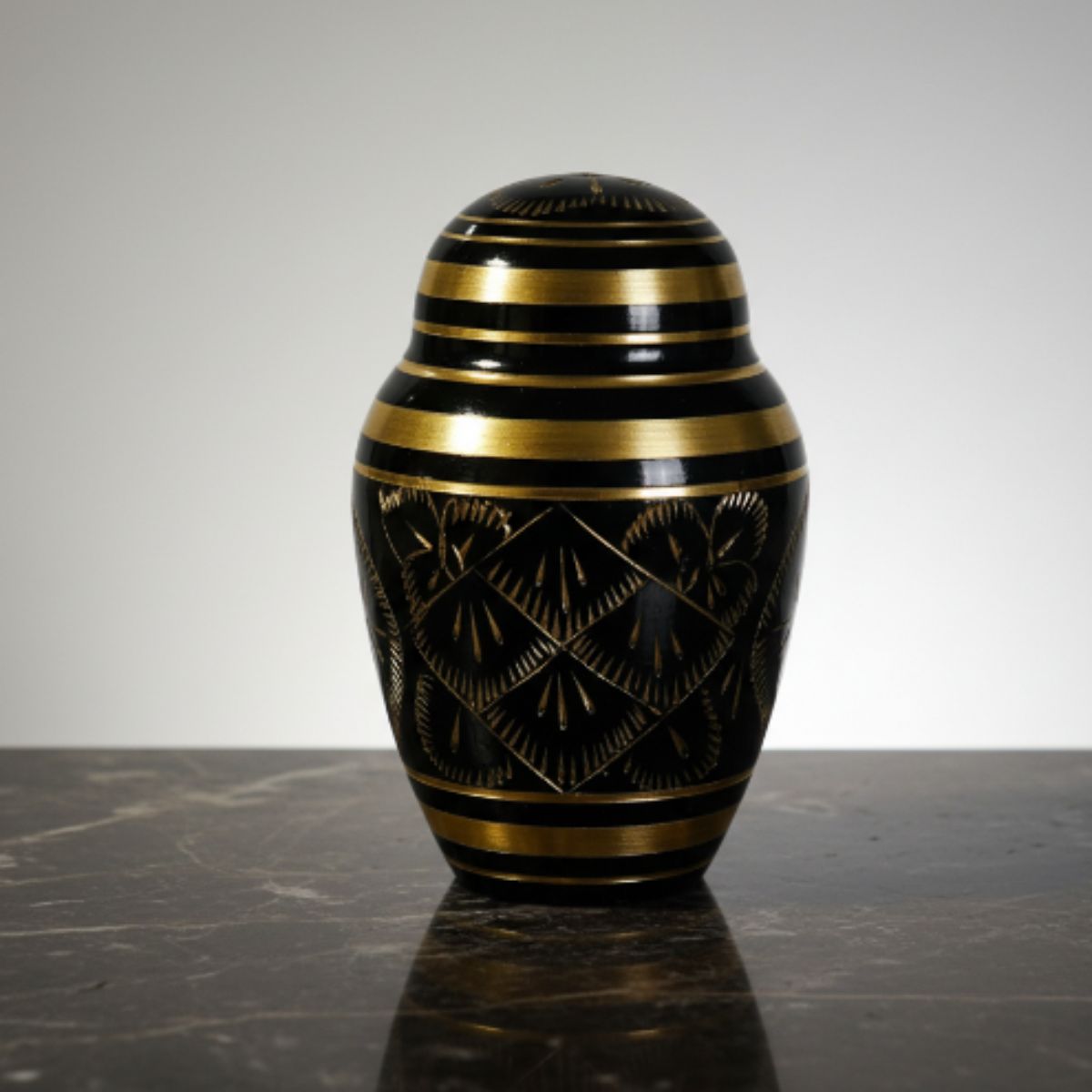 Ánfora de Bronce Negro Pequeño