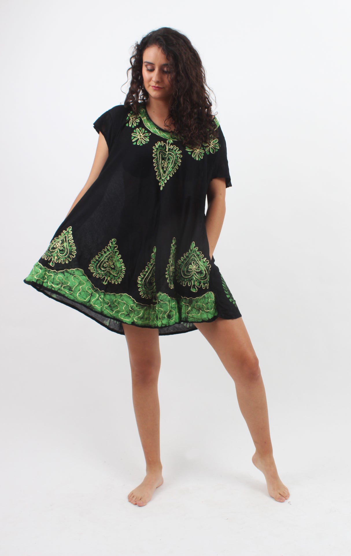 Vestido Corto con Bolsillos Negro - Verde