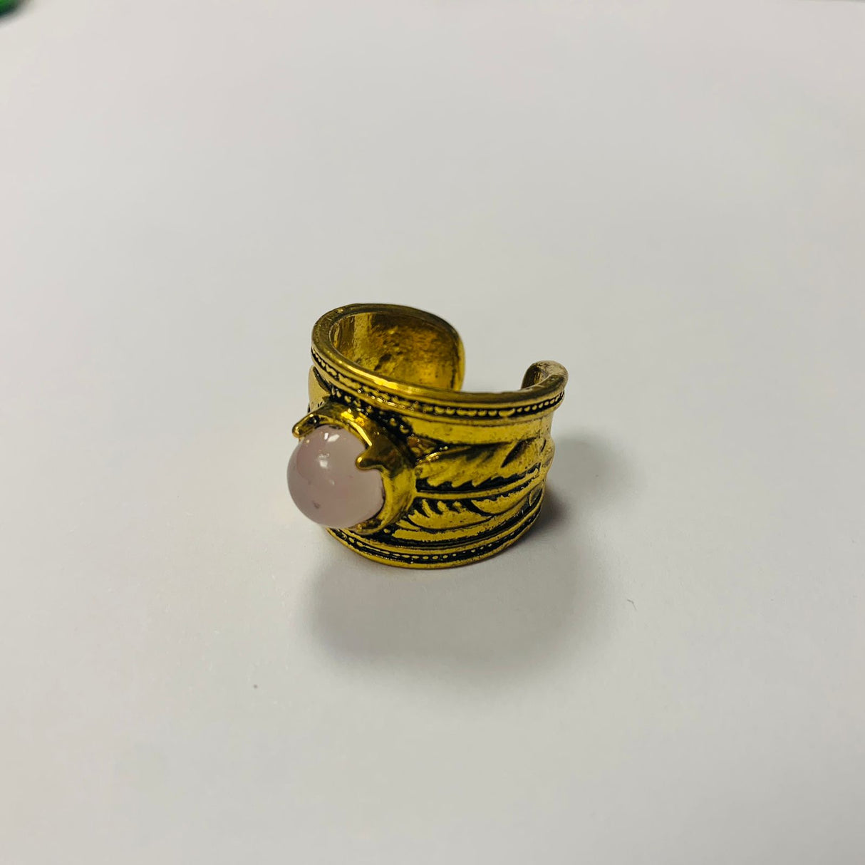 Anillo Pluma Dorada Cuarzo Rosa