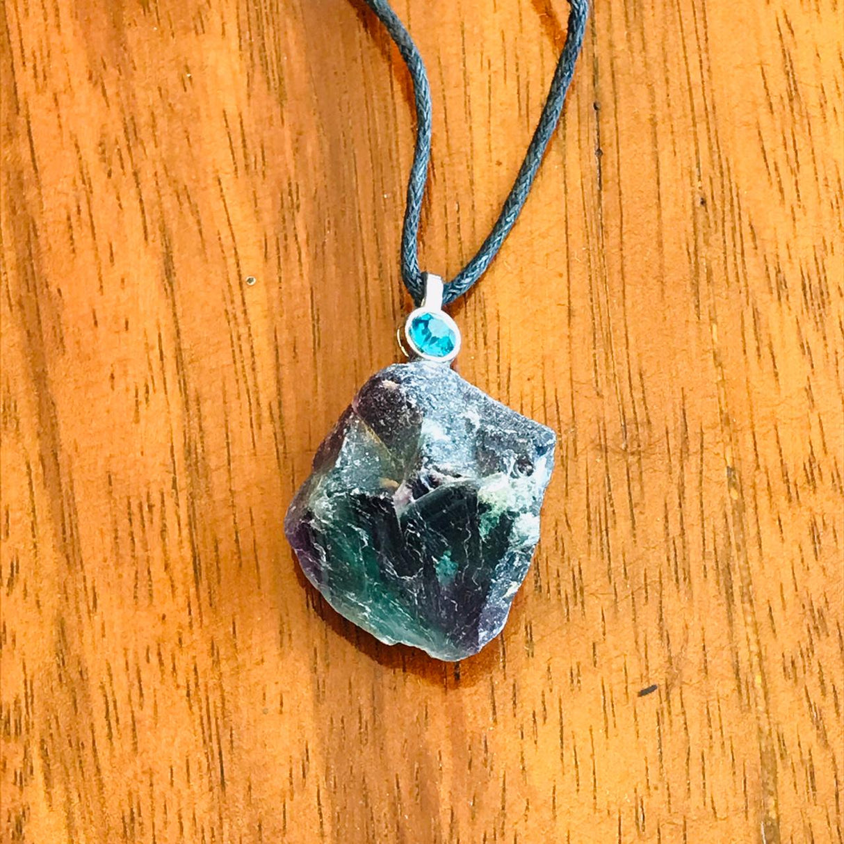 Colgante Piedra Fluorita con Brillo